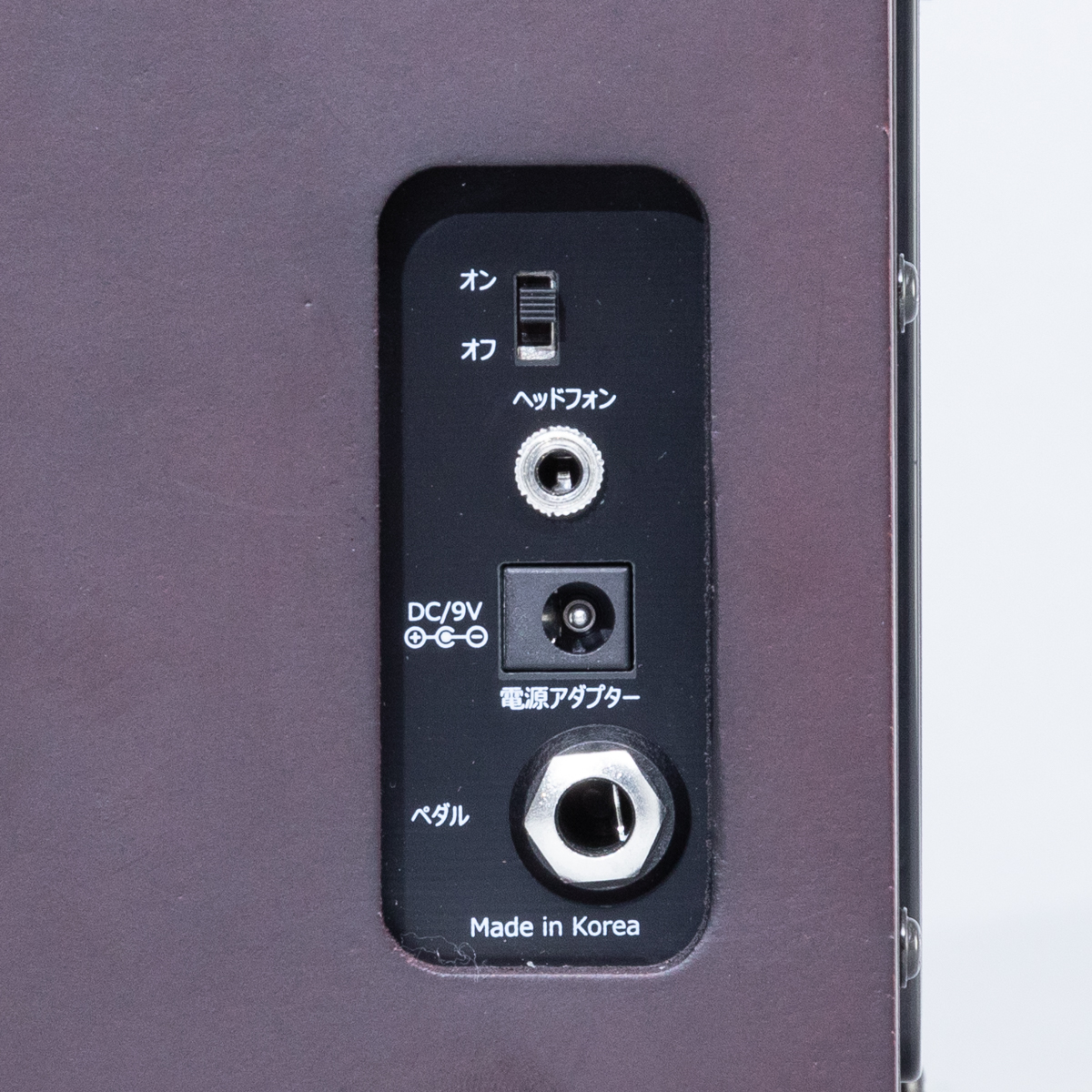 ヘッドホンやPA機器にも接続可能
