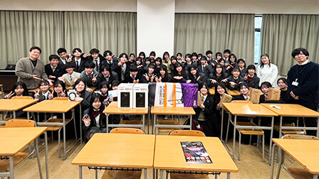 利晶学園大阪立命館中学校•高等学校への寄贈品