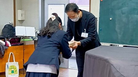 名古屋市立菊里高等学校への寄贈品