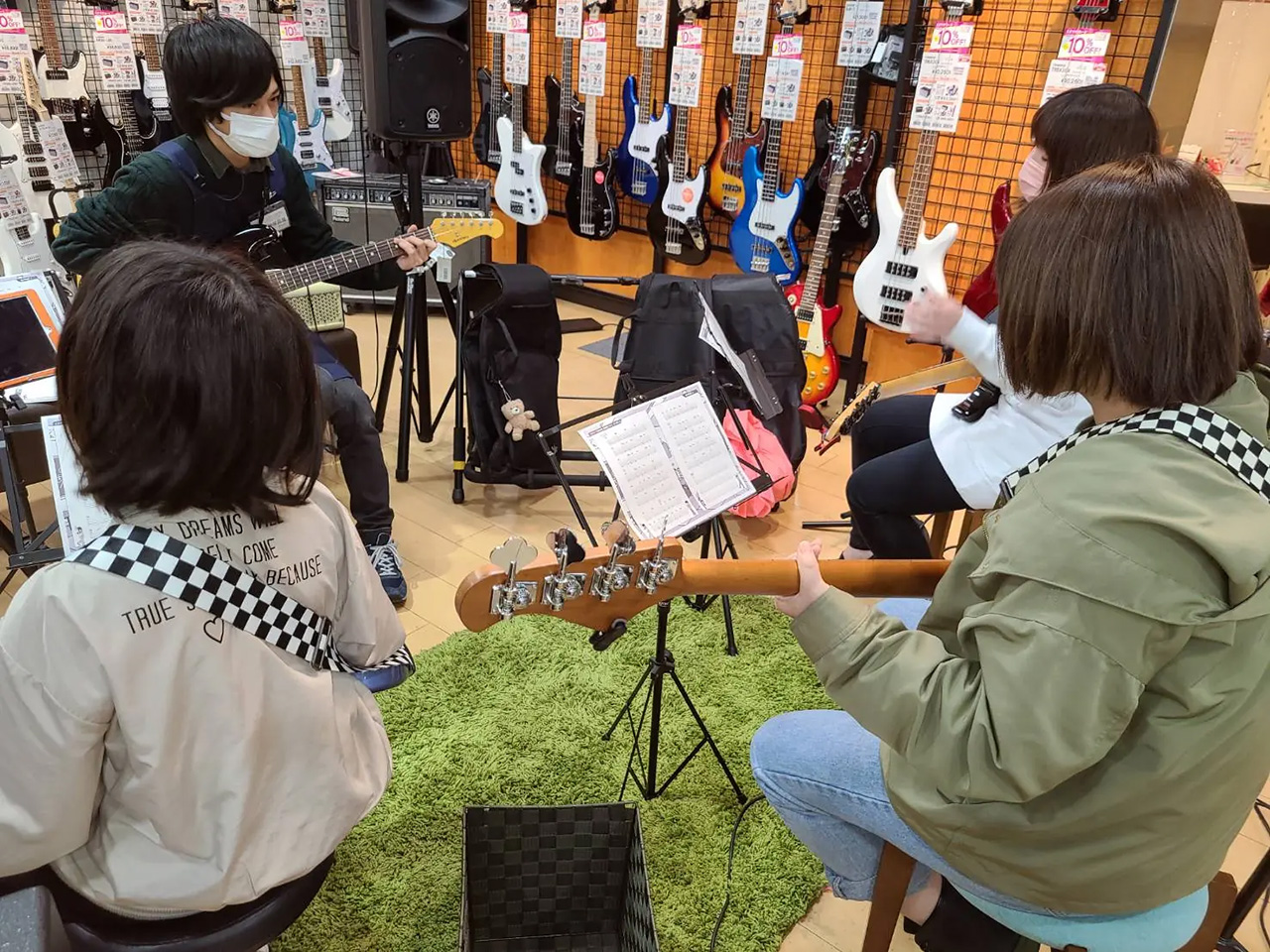 ギター・ベースビギナーズクラブの様子