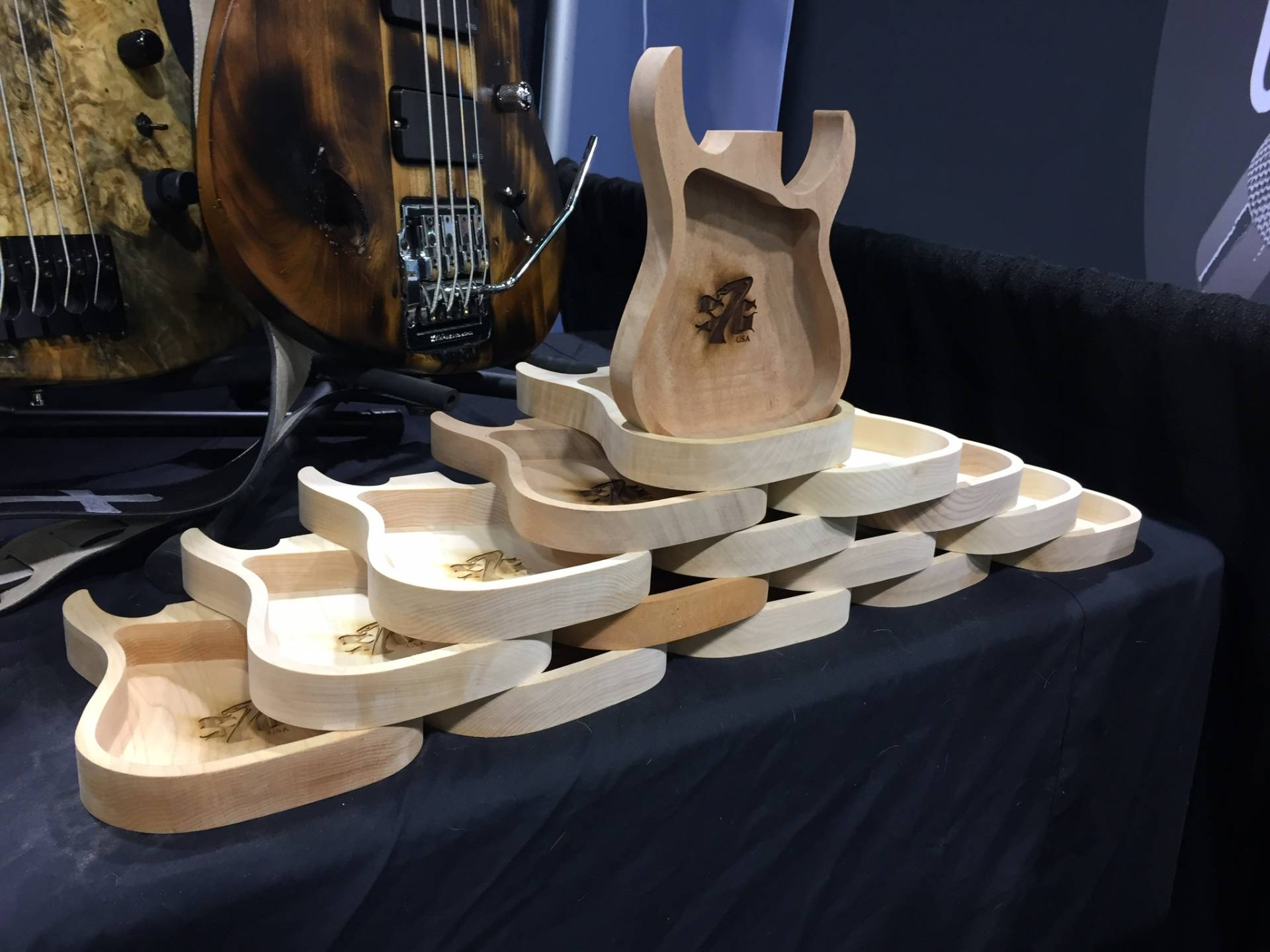 島村楽器株式会社が日本総代理店を担当するStrictly 7 Guitarsが