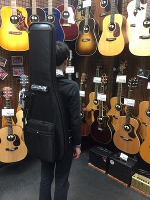 背負ってみた ビジカジ スーツスタイルにも合うギターケース 島村楽器 イオンモール太田店 シマブロ