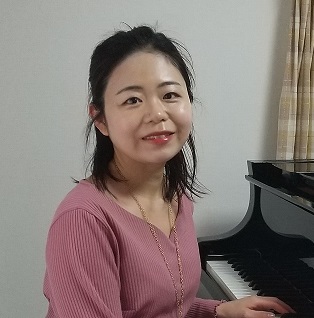 CONTENTSプロフィール・メッセージコース概要お問い合わせ・体験レッスンお申込みプロフィール・メッセージ コース概要 お問い合わせ・体験レッスンお申込み 音楽教室に関するご質問やご不明点など、お気軽にお問い合わせください。スタッフ一同、心よりお待ちしております。是非、私たちと一緒に音楽を楽しみま […]
