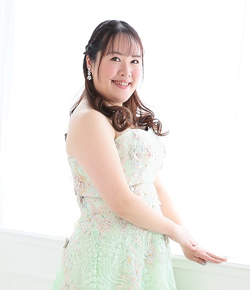 ピアノインストラクター矢野 仁美 (やの ひとみ)