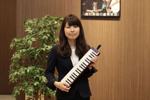 スタッフ写真 ピアノインストラクター 吉田