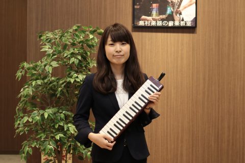 スタッフ写真 ピアノインストラクター 吉田