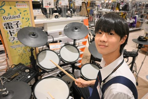 スタッフ写真 ドラム 加藤