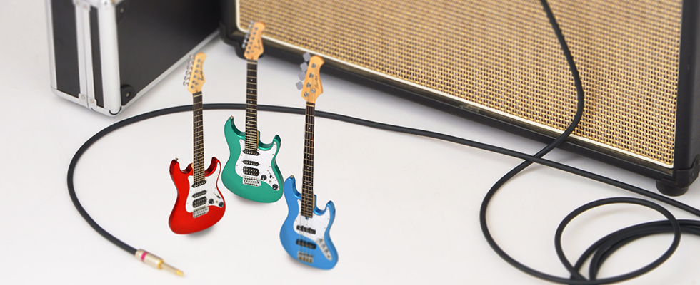 FERNANDES、Pignose、Bacchus、ミニギター各種入荷しました！