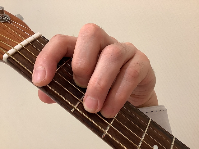 ギター初心者ワンポイントレッスン|コードの押さえ方のコツ