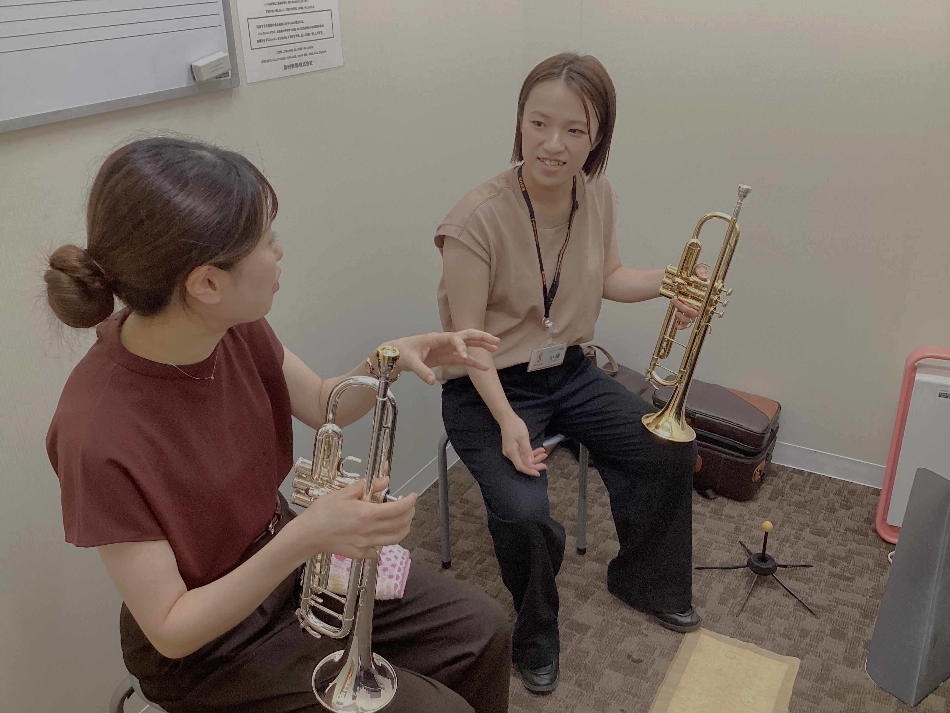 果たしてブランクがあっても教室に通えばまた吹けるようになるのか！？ みなさまこんにちは。小学6年生から8年間、吹奏楽部やバンドでトランペット漬けの日々を過ごした島村楽器イオンモール船橋店・副店長の中原（なかはら）です。大人になってからは吹く機会がめっきりなくなってしまい、あのとき吹けた曲も今は吹けず […]