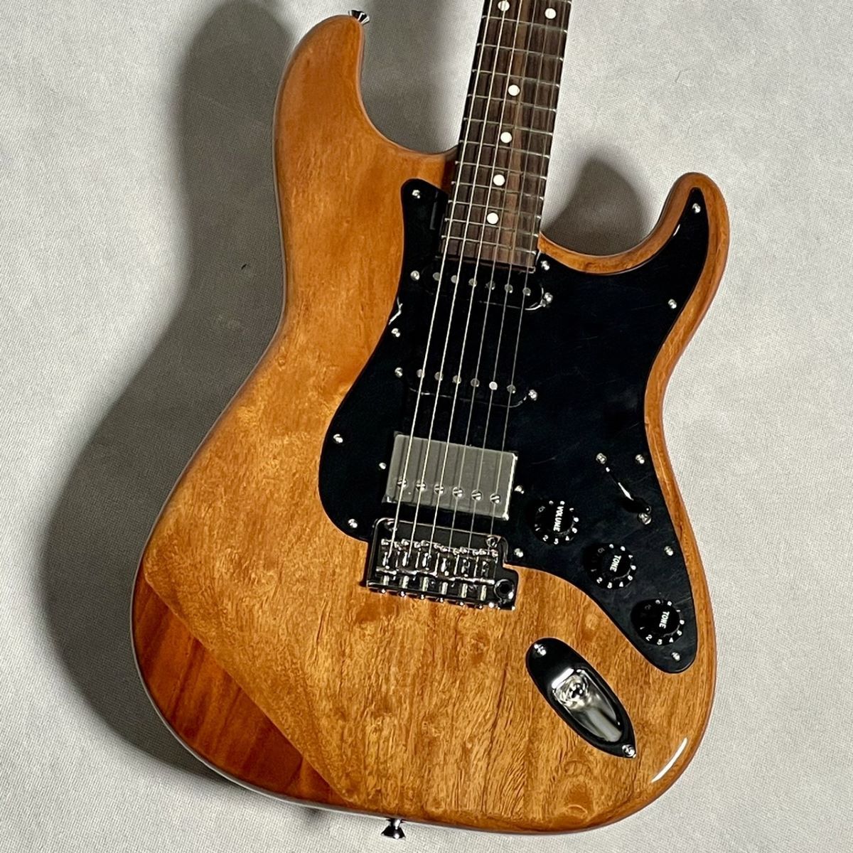 Kz Guitar WorksKz ST Trad 22 New Guinea Rosewood SSH5
