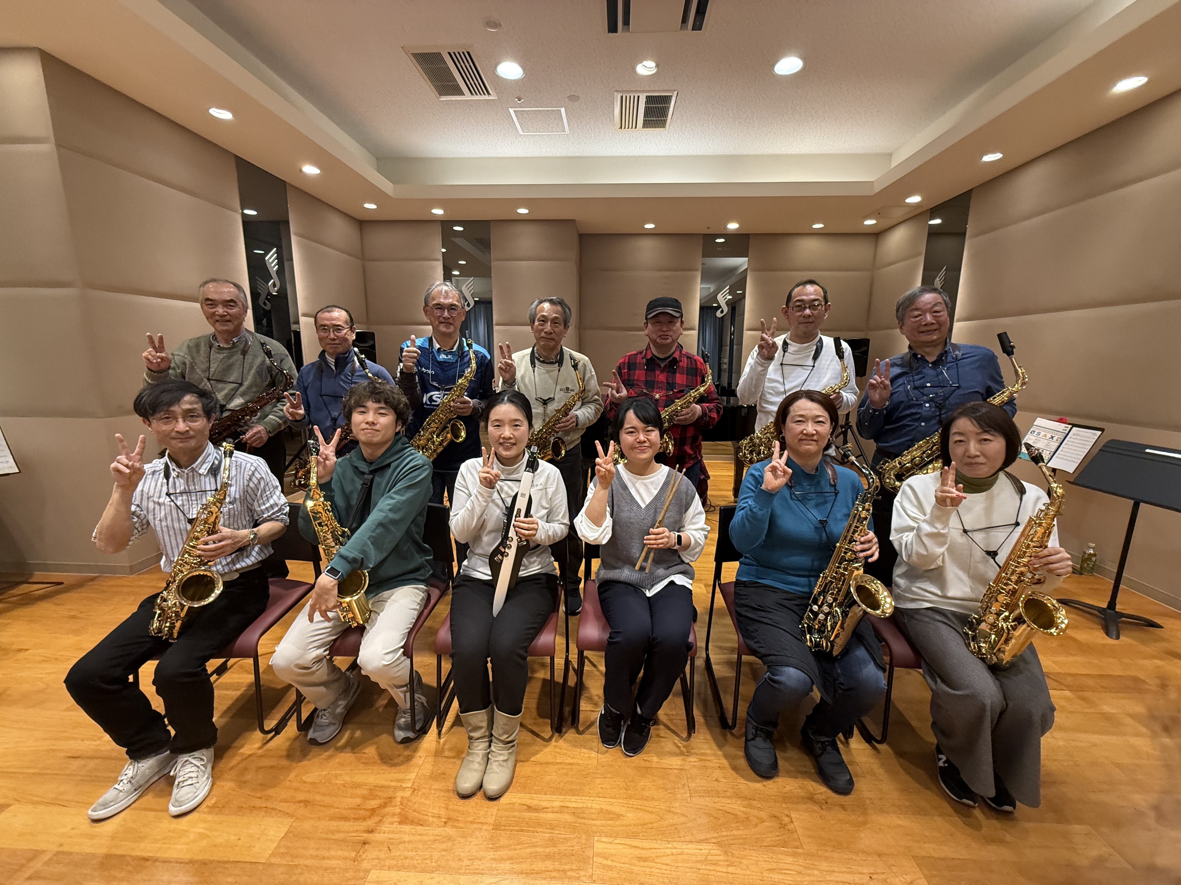 あけましておめでとうございます。本年もよろしくお願いいたします！昨年末に開催したサックス忘年会2025の開催レポートをお届けいたします。 CONTENTS1.パート練習2.通し練習3.動画撮影4.新年新しい仲間と音楽を楽しみましょう！1.パート練習 今回はアメイジンググレイスにチャレンジしました。皆 [&hellip;]