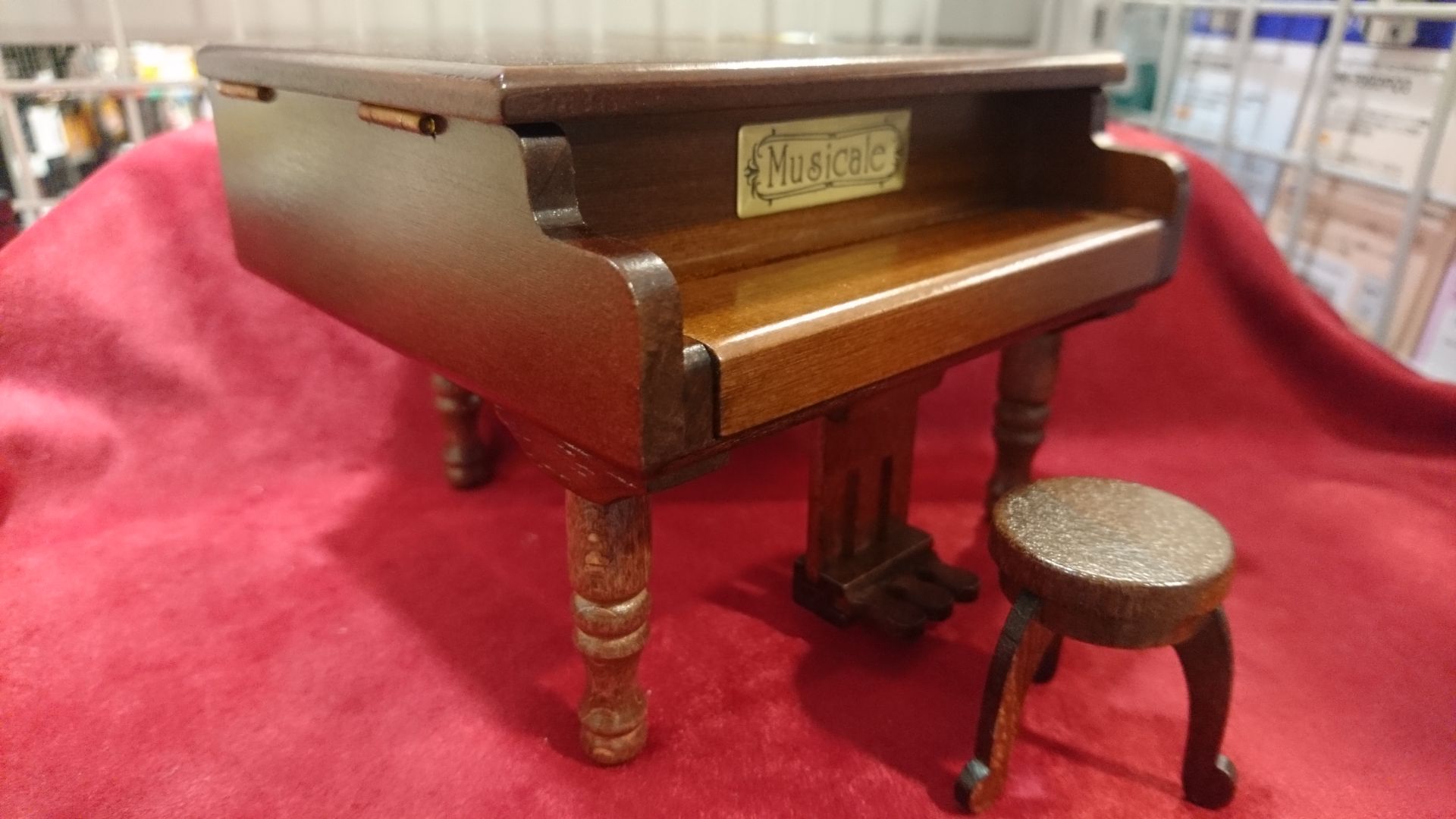 帰省のお土産に 認知症予防にも最適 オルゴールをお探しなら 豊富な品揃えの赤羽店へ 赤羽アピレ店 店舗情報 島村楽器