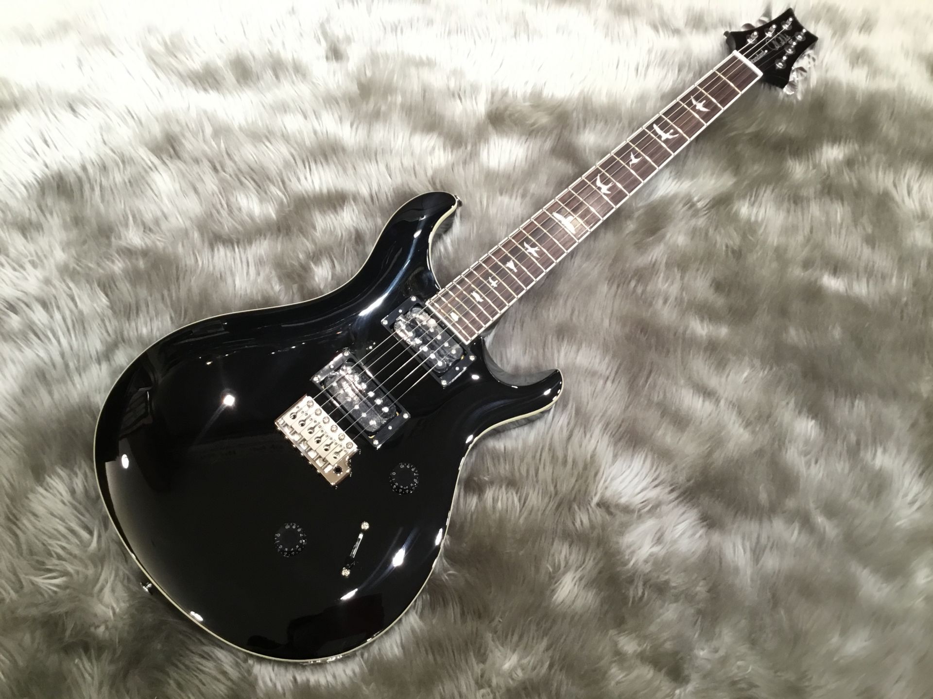 *PRSのお求めやすいモデルを入荷しました！ |*ブランド|PRS| |*型番|SE STD 24 ALL BLACK| |*商品の状態|新品| |*販売価格|[!￥63,504(税込)!]| |*カラー|オールブラック| |*付属品|ソフトケース、付属品| 店頭で実際にお試しいただけます。 お気軽 […]