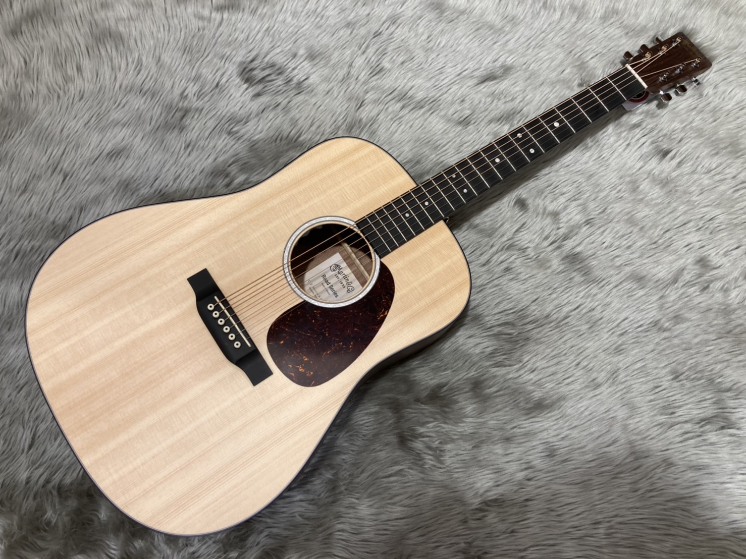 *MartinのRoadシリーズ D-10E-02入荷です！ ***サウンドホールの中にバックライト付きのチューナーが搭載されています。 |*ブランド|Martin| |*型番|D-10E-02| |*商品の状態|新品| |*販売価格|[!￥132,000(税込)!]| |*カラー|ナチュラル(NA […]