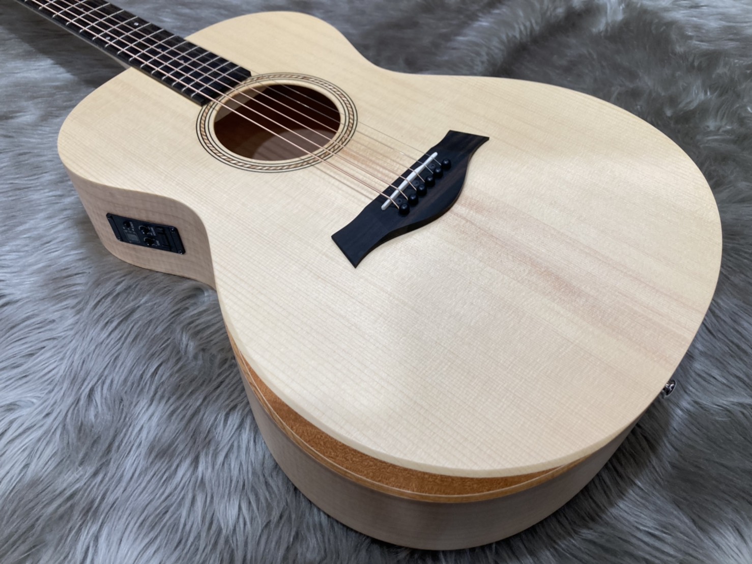 【新入荷情報】Taylorの限定モデル、LTD EG Academy 12e入荷しました！