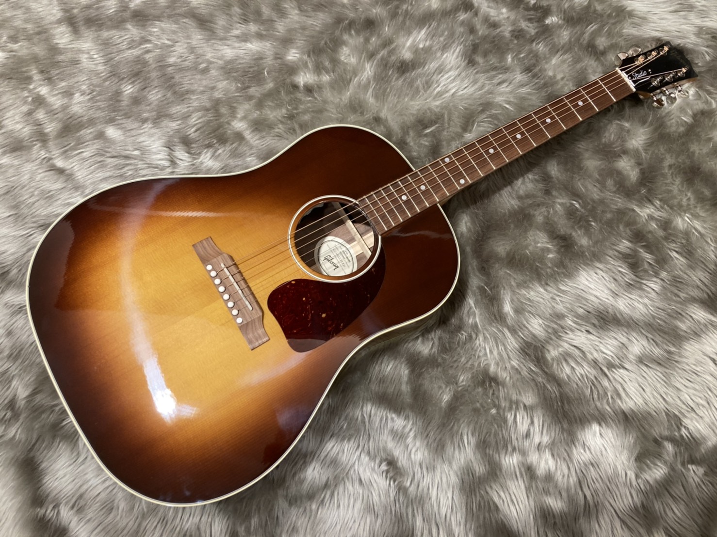 【新入荷情報】Gibsonの人気アコースティックギター J-45 Studio入荷しました！