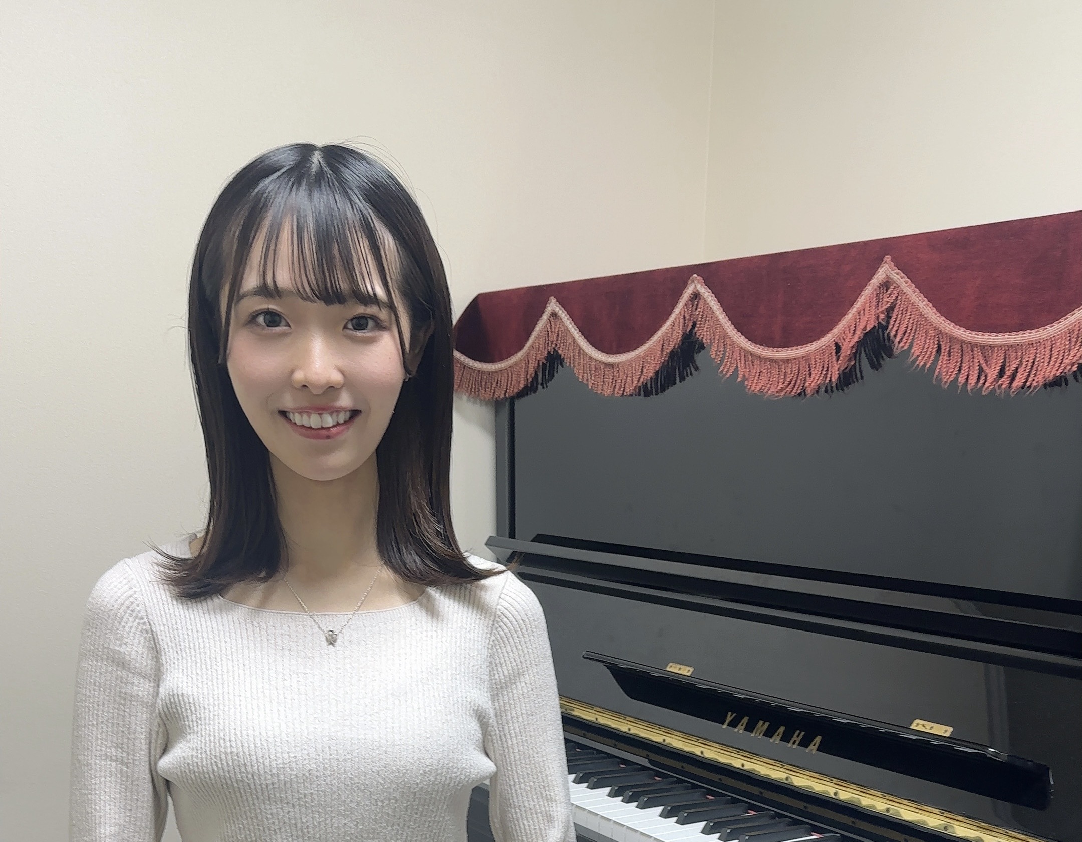 CONTENTS担当しているコースを教えてくださいピアノを始めたきっかけは？好きな・得意なジャンルを教えてください先生のレッスンに対する想いを教えてくださいこれから始める人にメッセージをお願いします！担当しているコースを教えてください ピアノサロン　保育士ピアノサロン、ソルフェージュサロンの4つのコ […]