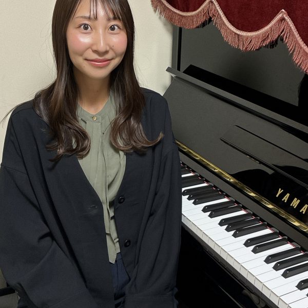 ピアノインストラクター<br />
石森　菜緒（いしもり　なお）<br />
火・水・木・金・土