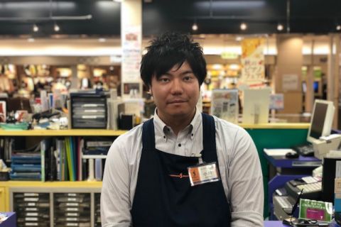 スタッフ写真 ギター・ベース 小川
