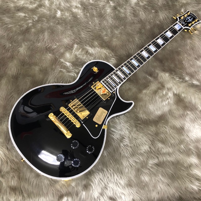 皆さんこんにちは！]]エレキギター担当の土田です！ 本日はGibsonレスポールといったら定番のギター、les Paul Custom Ebonyが入荷しました！ レス・ポール・カスタムがカスタム・ショップのラインアップに移行されました。1950年代のレス・ポール・カスタムは、マルチ・レイヤーのバイ […]