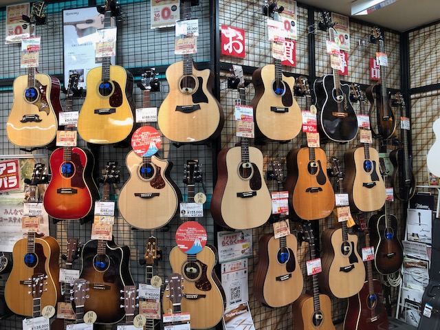 *Martin、Gibson、Taylor、Takamine等…揃えております！　 冬、そして春に向けライブを控えている皆様！]]様々なエレアコを展示しているこの期間に是非お越しください！自分にピッタリのギターが見つかります！ *そして…ワンランク上の楽器をオトクに手に入れるチャンス!! ***実施 […]