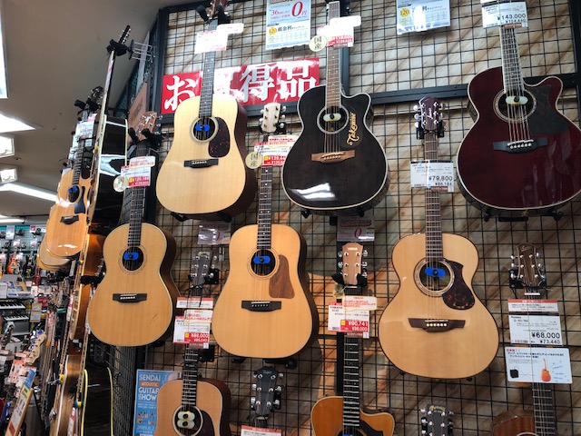 増税前に憧れのギターメーカーで楽しもう！お買い得なアコギ集めました！