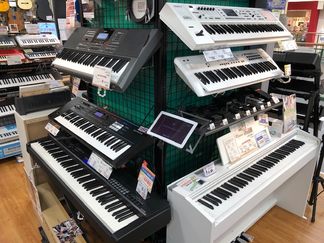 *自宅で音楽活動！必要な機材はお店で揃います！ [!!外出をお控えされているお客様へ!!]]]　]]当店では、現在除菌・消毒などを施し最善を尽くしております。]]ですが、ご来店いただかなくても、[!お電話でのご相談（商品のご説明）!]も承っております。]]お電話で分かりやすくご説明させていただきます […]