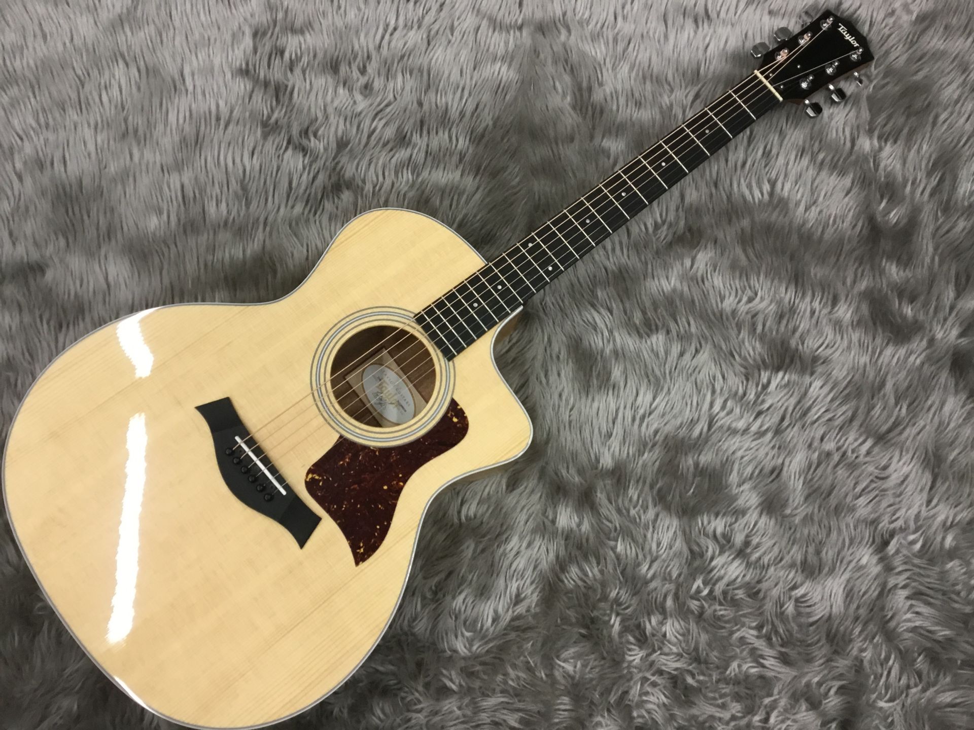 エレアコで人気のTaylor 214ce-Koa　値上がり前の1本です！
