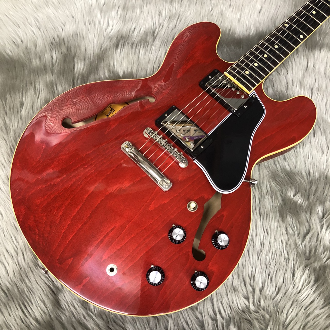 *60年代以降の扱いやすさが混在した非常に人気の高いモデル Gibsonの61 ES-335 Glossが当店にも入荷しました！ 店頭では実際にお試しいただけます。 ぜひお気軽にご来店ください！ |*ブランド|*型名|*定価(税込)|*販売価格(税込)| |Gibson|61 ES-335 Glos […]