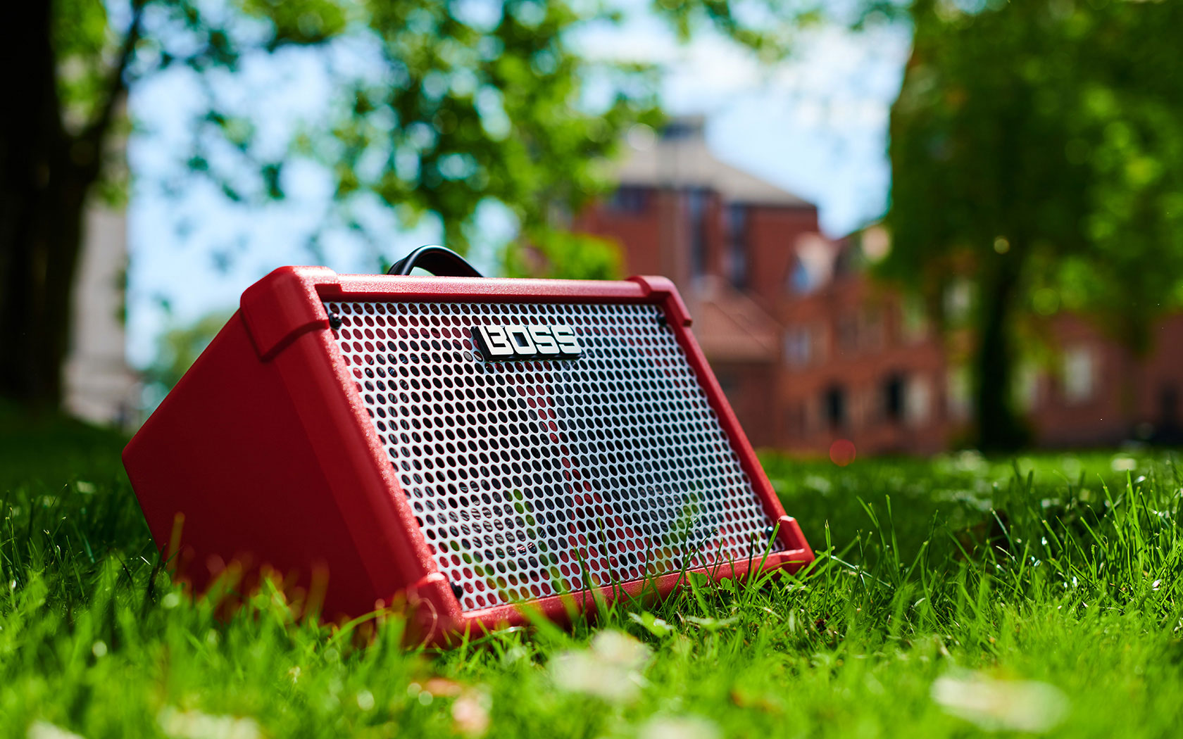 *パワフルなサウンドを持ち歩こう ストリート・ライブ・アンプのベストセラーRoland CUBE Streetが、BOSS CUBE Street IIとして生まれ変わりました。バッテリー駆動でありながら、あらゆる環境において高品位かつパワフルなステレオ・サウンドを実現。]]路上でのパフォーマンスや […]