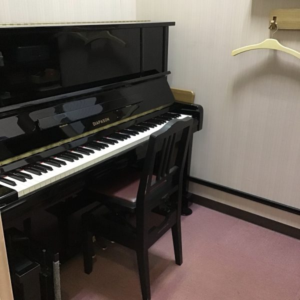 ＜S1部屋＞DIAPASON-DN48常設<br />
ピアノ教室<br />
(クラシック・ポピュラー・ジャズ)<br />
幼児の基礎音楽コース<br />
を開講しております。