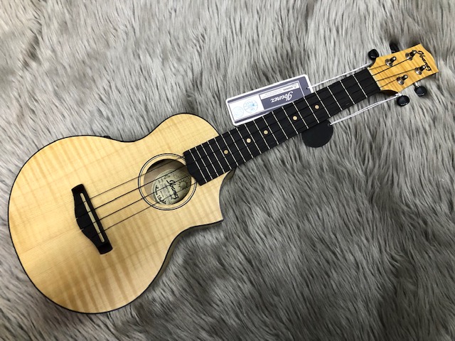 コンサートエレクトリックウクレレUEW12E