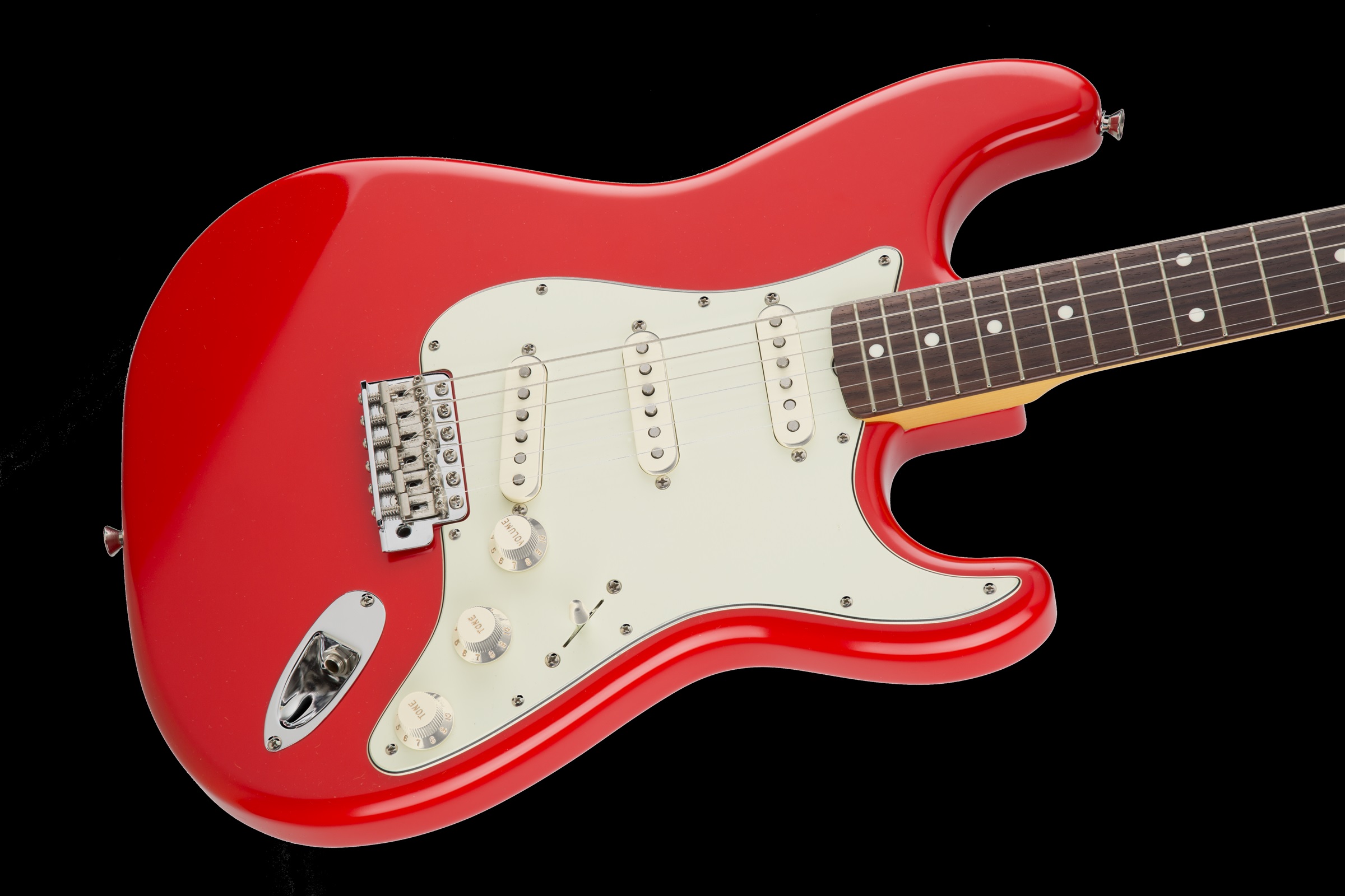 フジファブリックのギタリスト、山内総一郎のアイコンとも言える62年製Fiesta RedのStratocaster®を基にしたMade in Japanのシグネイチャーモデル。本人自ら工場に行って直接要望を伝えるなど、1年以上の歳月をかけて試行錯誤が繰り返され、手に取りやすい価格帯ながら魅力的なモデ […]