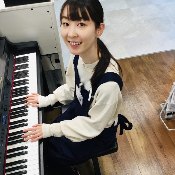 ピアノ担当：佐藤<br />
お気に入りのピアノが見つかるようサポートいたします。<br />
これから始められる方、習われている方、趣味で続けている方！どなたでもお気軽にお声がけください！