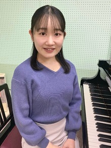 【水曜日】<br />
阿部 優花　先生<br />
<br />
【担当コース】<br />
・ピアノ<br />
・幼児の基礎音楽コース