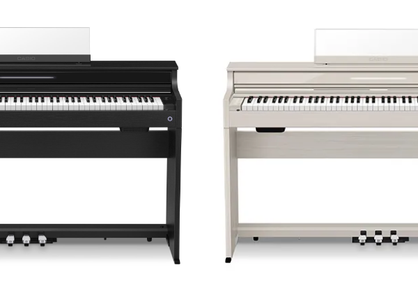 AP-S5000GP<br />
木製ハイブリッド鍵盤の本格的タッチとピアノらしいデザインをコンパクトなサイズに収め、驚きのコストパフォーマンスを実現した2024年発売のカシオ最新モデルです。<br />
ピアノらしいブラックウッド調(BK)と、明るい空間に馴染むナチュラルでやさしい雰囲気のグレーベージュウッド調(GB)の2色をご用意しました。<br />
￥180,400（税込）