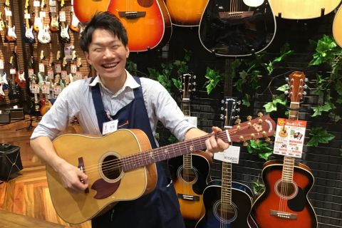 スタッフ写真 アコースティックギター 永田