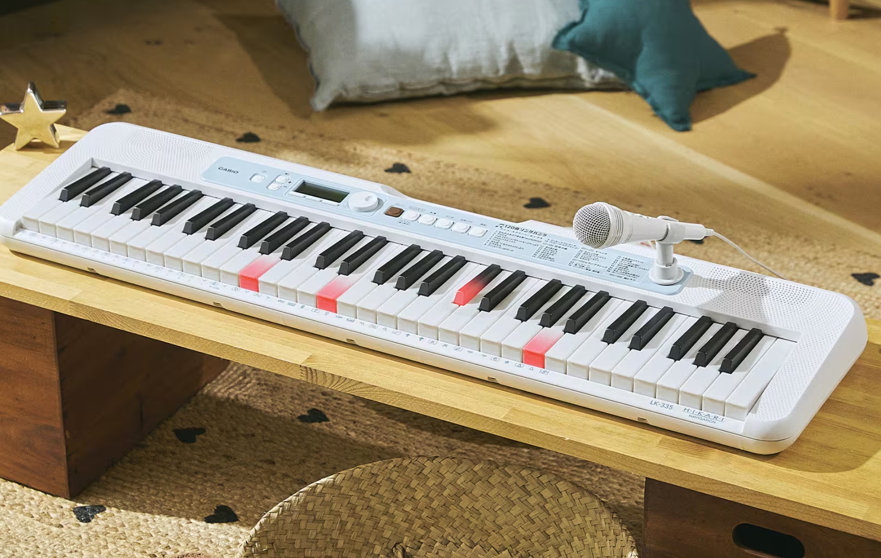 光るキーボードCASIO LK-335