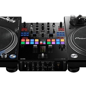 教室備品4：DJM-S9<br />
CDJやターンテーブルを使用する際に接続します