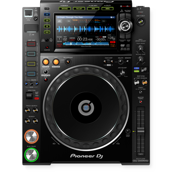 教室備品2：CDJ-2000NXS2×2台<br />
CDを使用したDJプレイが可能
