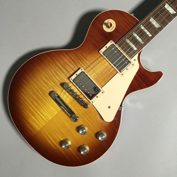 Gibson<br />
エレキギターの2大ブランド「ギブソン」。レスポールをはじめ、セミアコのES-335など数々の名器を生み出しました。太く甘いトーンが特徴的で、歪ませた際には非常にワイルドなサウンドにもなります。ロック、ブルース、ジャズなど幅広いジャンルで愛されています。