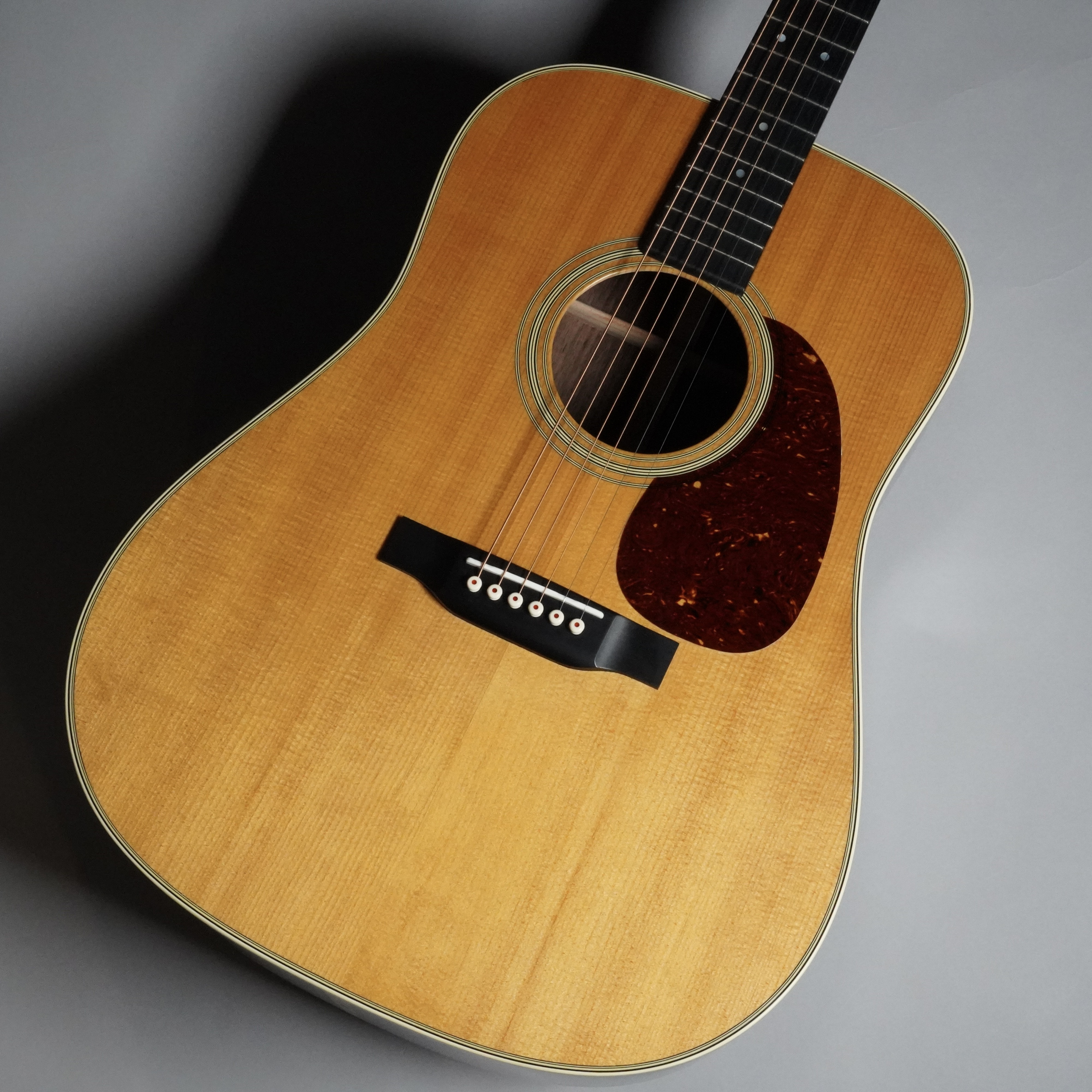 【展示品特価・クリアランスセール】Martin  D-28 Standard ※長期在庫品で、ヘッド、ボディサイド、傷ありの為、お買い得価格 