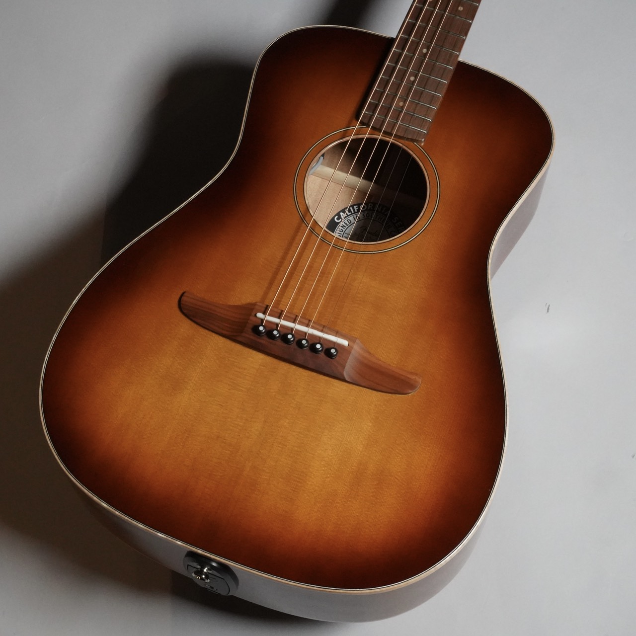 【展示品特価・クリアランスセール】Fender Malibu Classic Pau Ferro Fingerboard Aged Cherry Burst オール単板 エレアコギター フェンダー