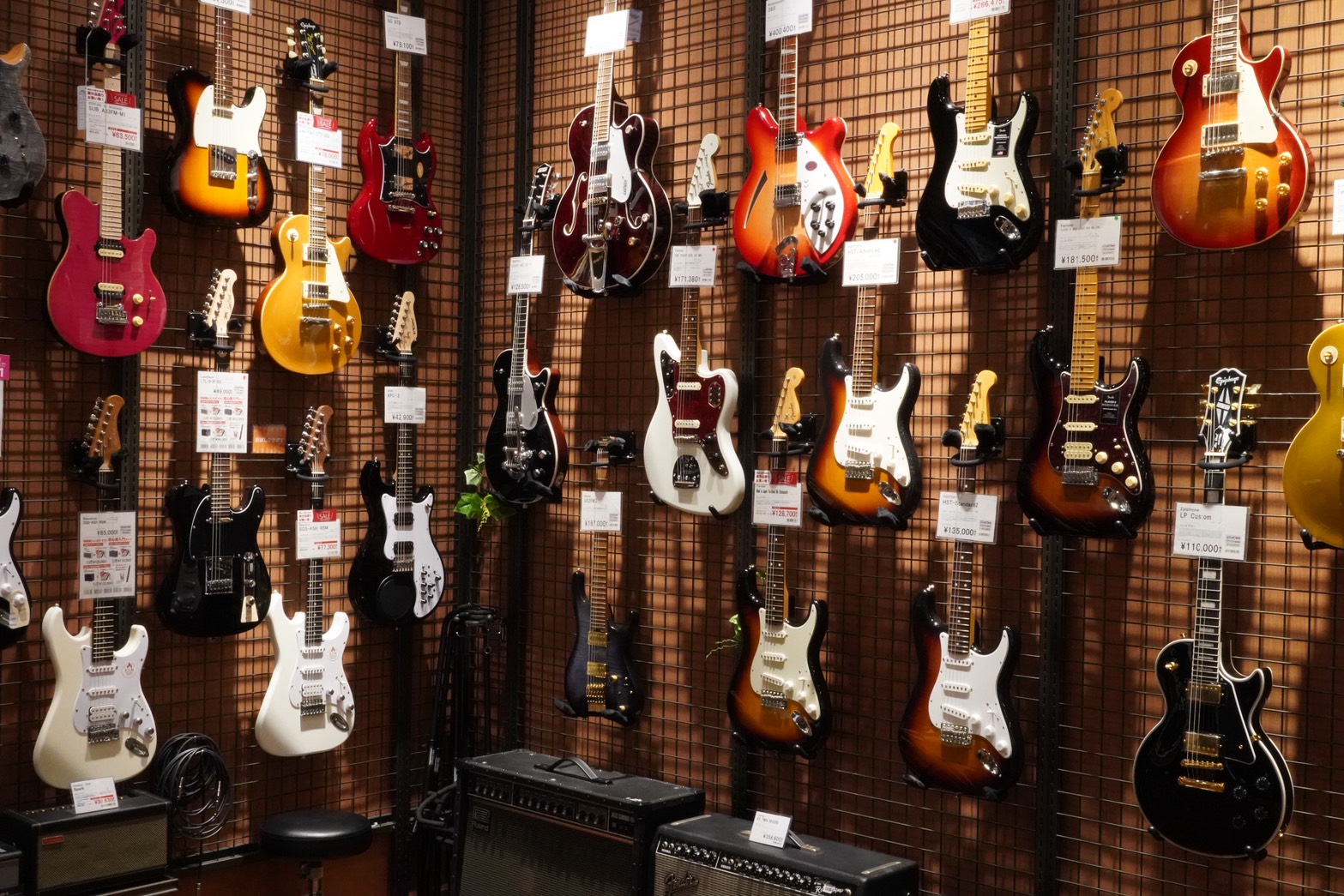 皆様、こんにちは！島村楽器有明ガーデン店ではギターやベースをご検討中の方が落ち着いてじっくりと選んでいただけるよう「来店予約」を承っています。ご予約いただくと、豊富な知識を持った専門スタッフが用途やご予算に合わせて候補機種をご提案し、落ち着いた環境でゆっくりと弾き比べいただけます。「まずは相談だけ」 [&hellip;]