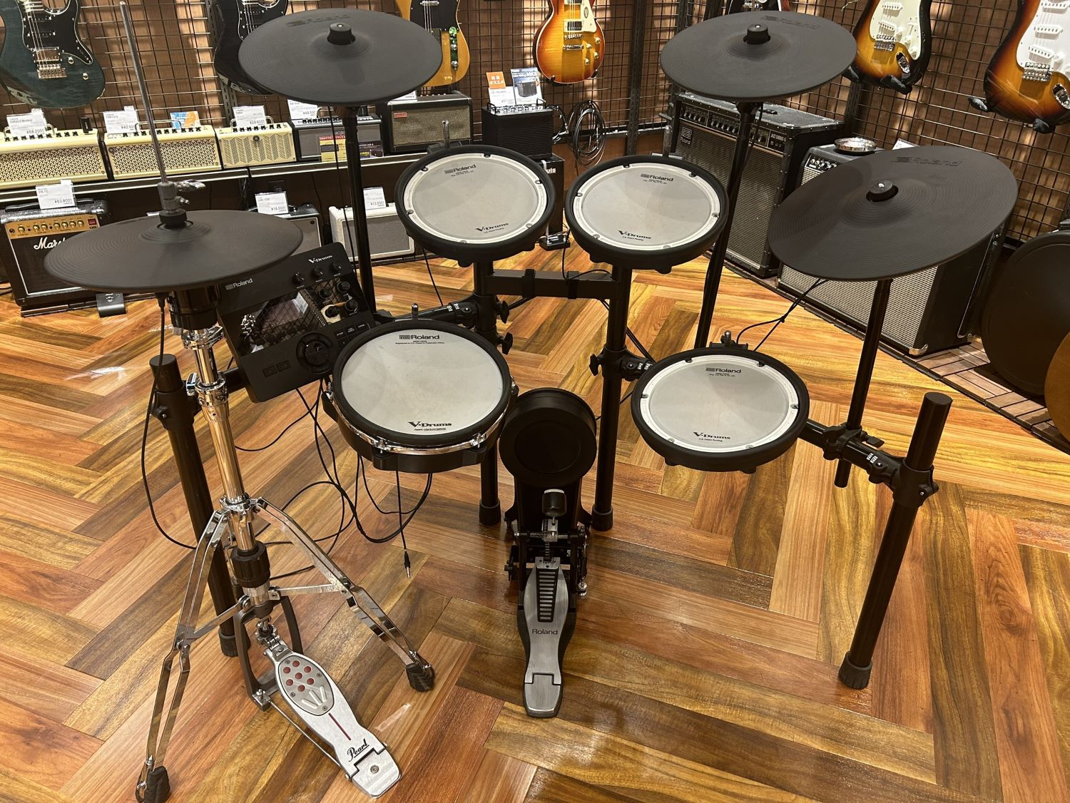 高品質なドラム音源と打感が魅力のRoland V-Drumsシリーズ その中でも上位モデルの2機種が、展示品1台限りのお買い得価格で販売中です！ 更に、各モデルには豪華ご購入特典も付属！ 是非この機会をお見逃しなく！！ CONTENTS【展示特価】TD-27SC-S ハイハットスタンドプレゼント付き [&hellip;]