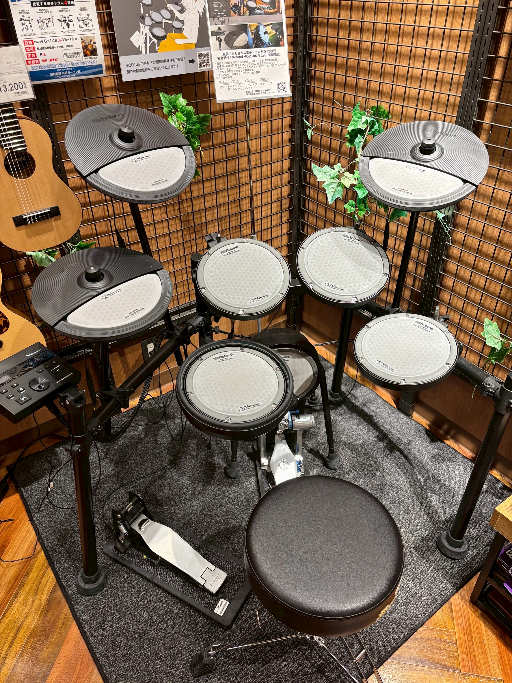 こんにちは！島村楽器のドラム担当です！ 「お家でドラムを叩きたいけれど、種類が多すぎてどれを選べばいいか分からない…」「集合住宅だから音や振動が心配…」「置くスペースってどれくらい必要なの？」 そんなお悩みを一挙に解決する大人気イベント**「電子ドラム徹底比較＆デモ演奏会」**を開催いたします！ 今 [&hellip;]