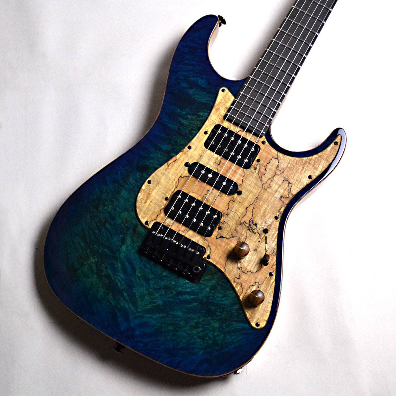 *Suhr(正規輸入品) Custom standard Aqua Blue Burst Waterfall Burl Maple/GenuineMahogany/Ebony 当店カスタムオーダーのスペシャルなスタンダードがついに完成！クリーンからクランチ、ゲインまで幅広い表現力を備えた極上のトーン […]