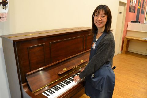 スタッフ写真 アクセサリー、キーボード 吉本