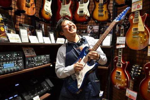 スタッフ写真 副店長・ギター 金沢